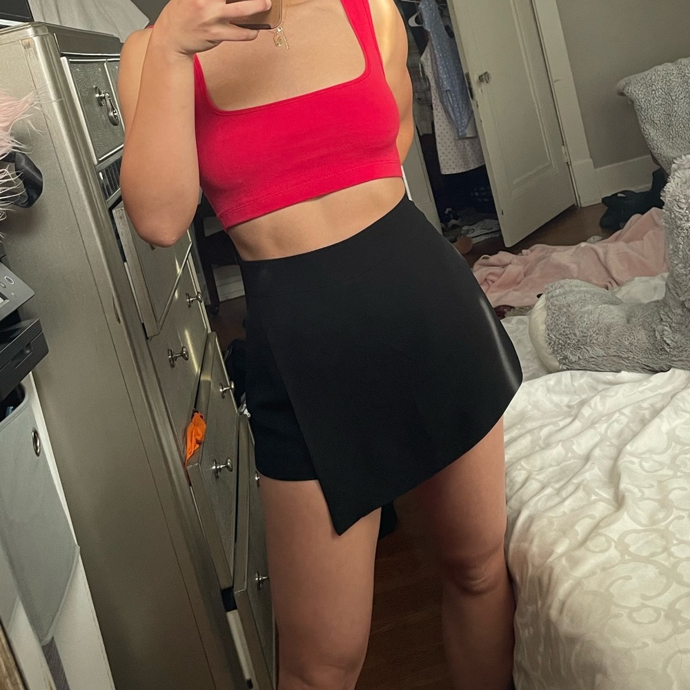 Black skirt/shorts